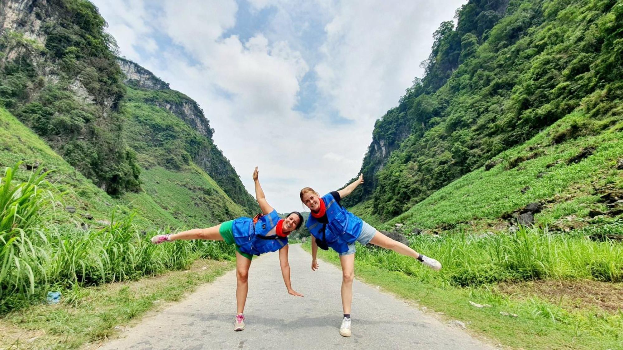 Yolo Ha Giang Adventures, Motorbike And Loop Tours Hotel Ngoại thất bức ảnh