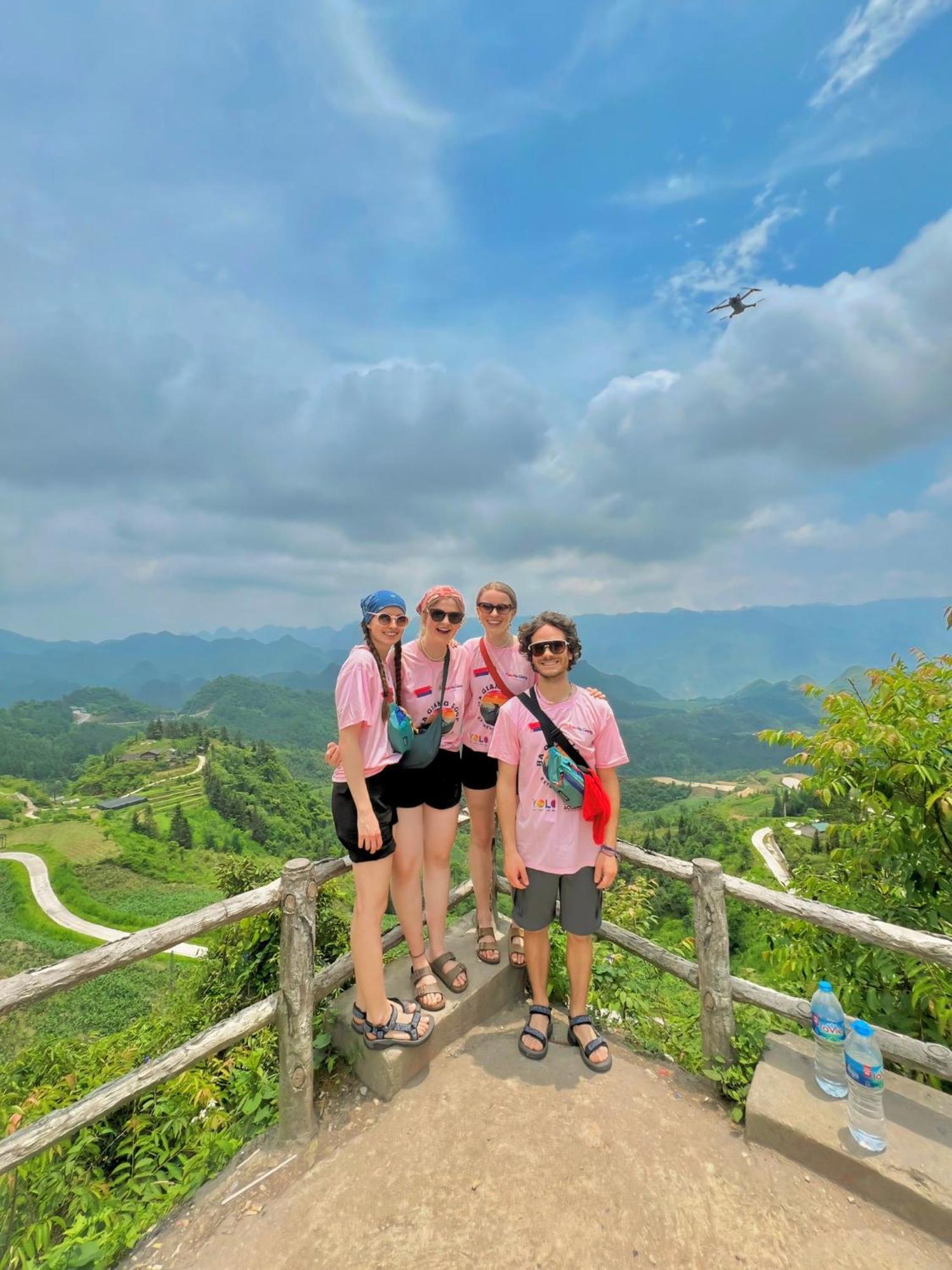 Yolo Ha Giang Adventures, Motorbike And Loop Tours Hotel Ngoại thất bức ảnh