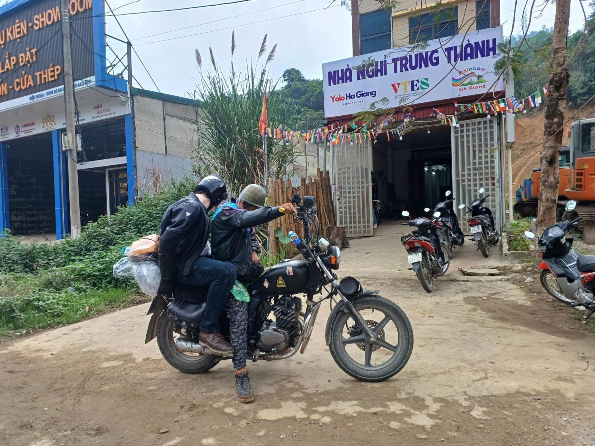 Yolo Ha Giang Adventures, Motorbike And Loop Tours Hotel Ngoại thất bức ảnh