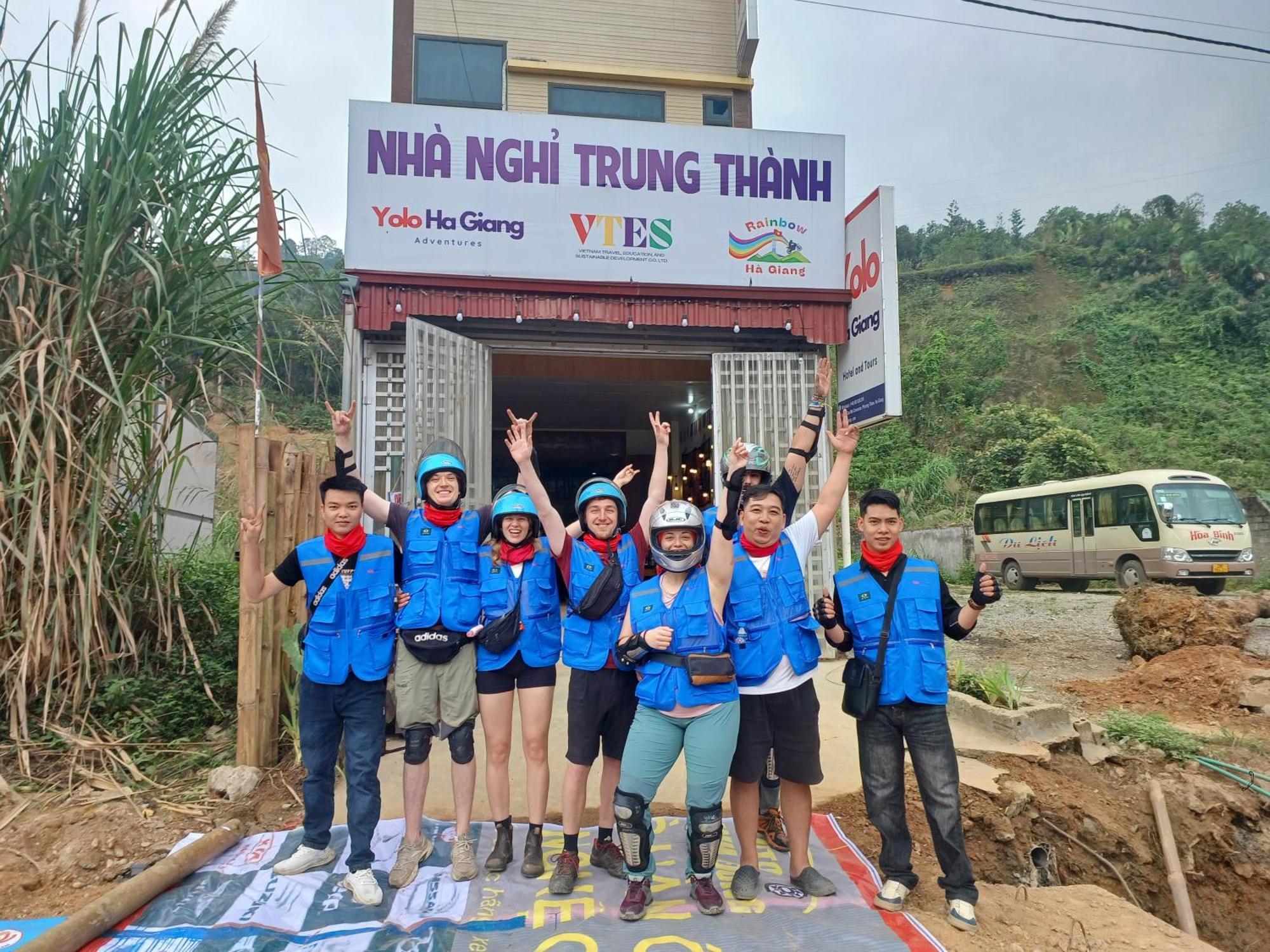 Yolo Ha Giang Adventures, Motorbike And Loop Tours Hotel Ngoại thất bức ảnh