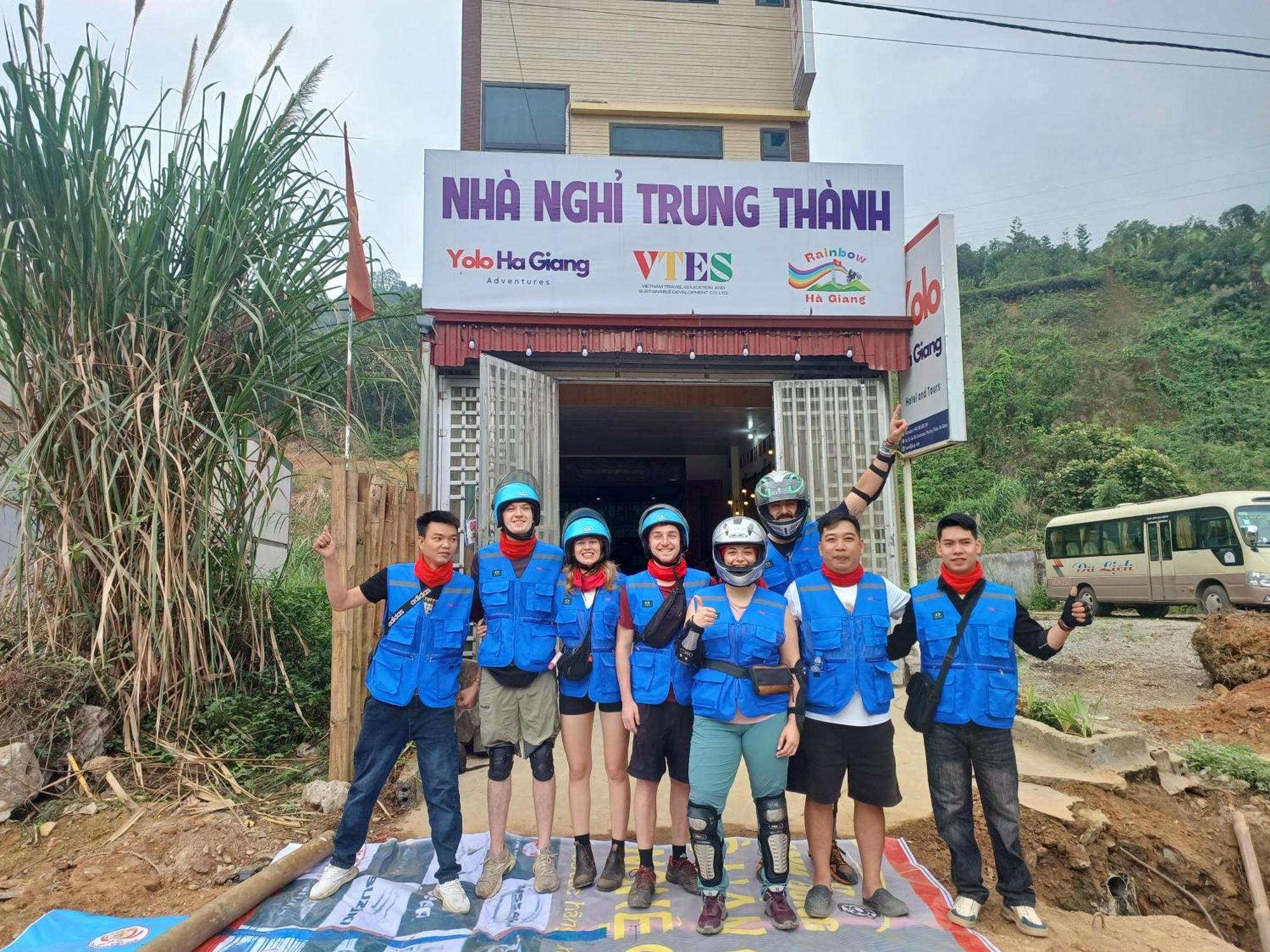 Yolo Ha Giang Adventures, Motorbike And Loop Tours Hotel Ngoại thất bức ảnh