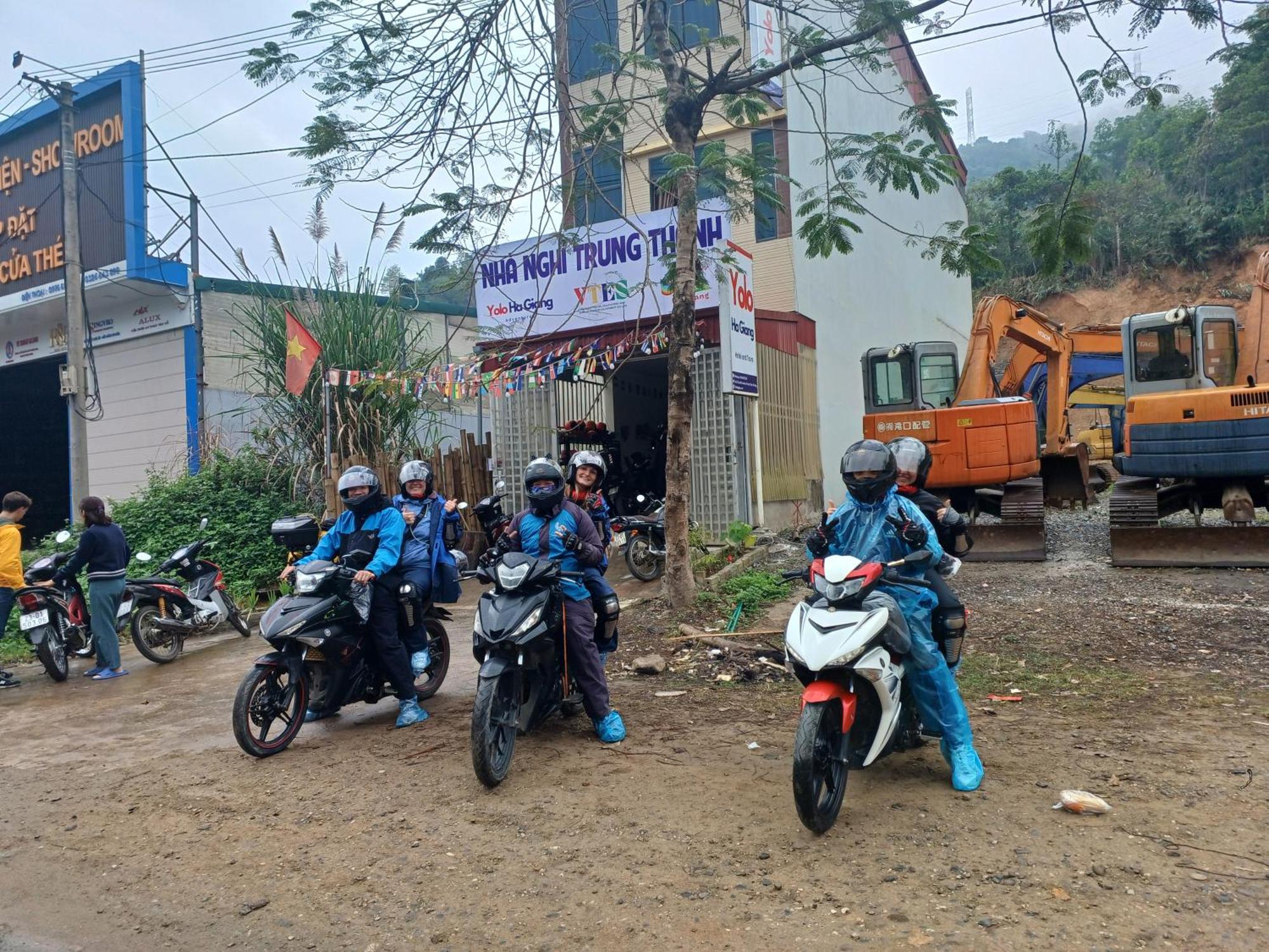 Yolo Ha Giang Adventures, Motorbike And Loop Tours Hotel Ngoại thất bức ảnh