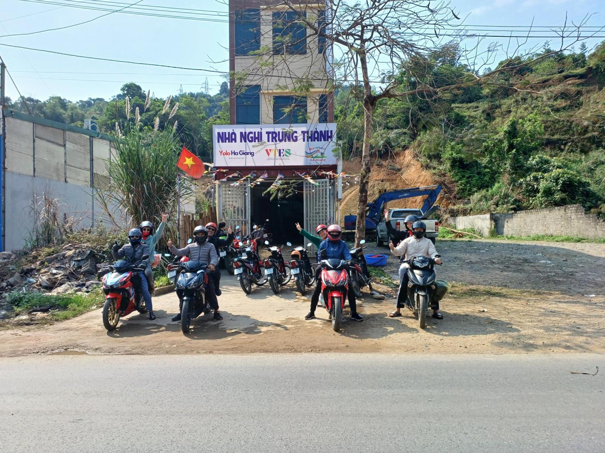 Yolo Ha Giang Adventures, Motorbike And Loop Tours Hotel Ngoại thất bức ảnh