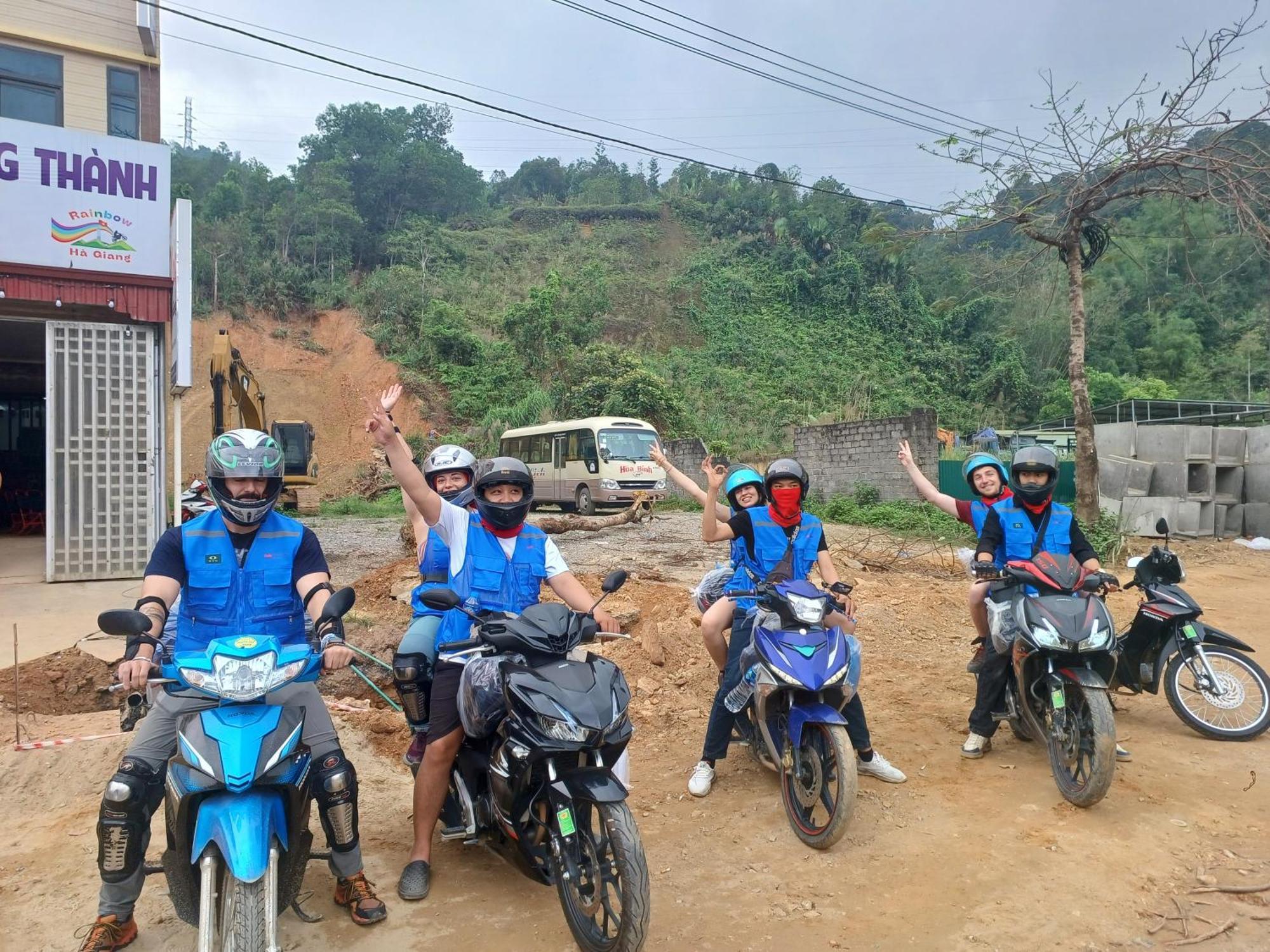 Yolo Ha Giang Adventures, Motorbike And Loop Tours Hotel Ngoại thất bức ảnh