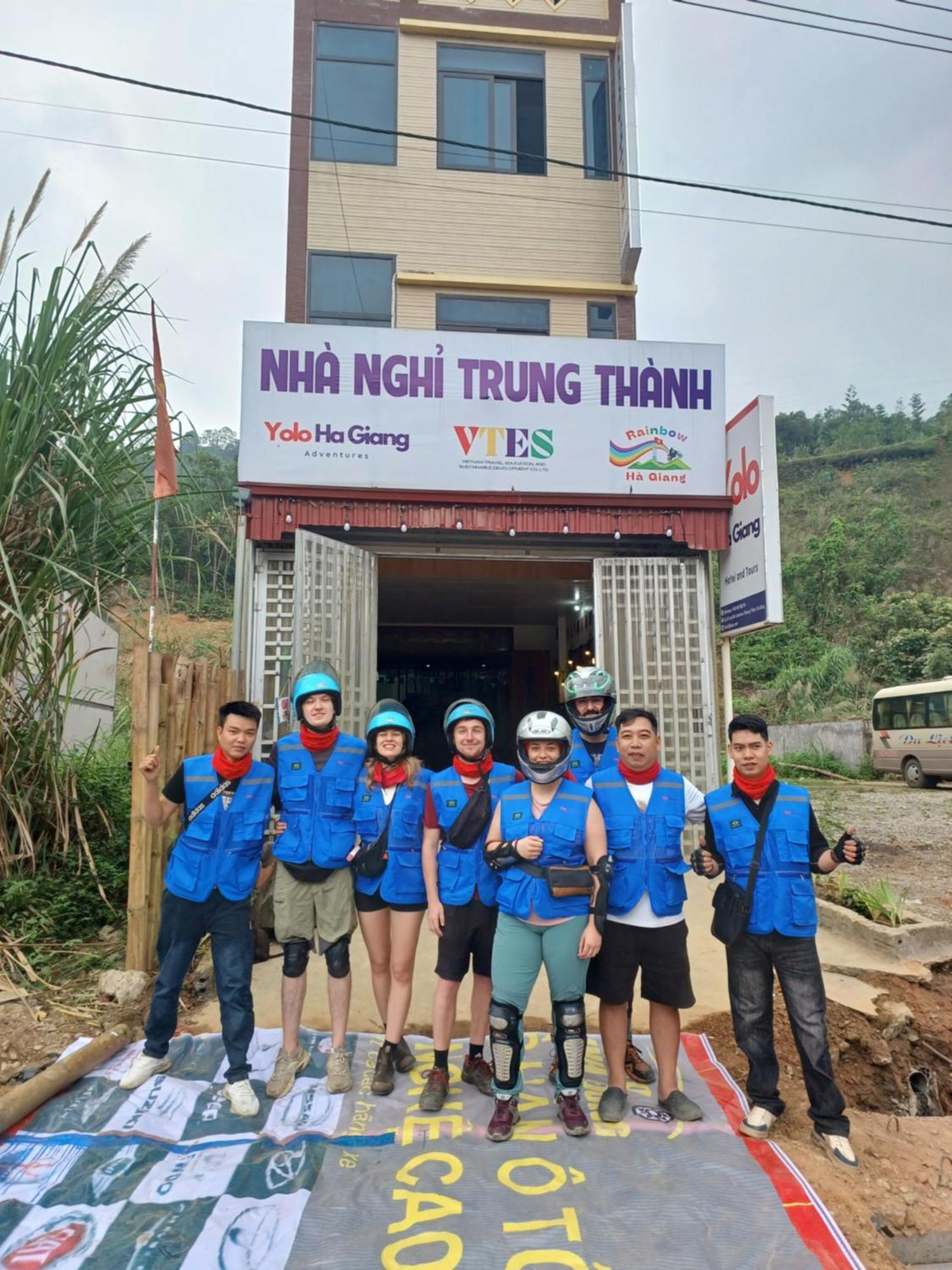 Yolo Ha Giang Adventures, Motorbike And Loop Tours Hotel Ngoại thất bức ảnh