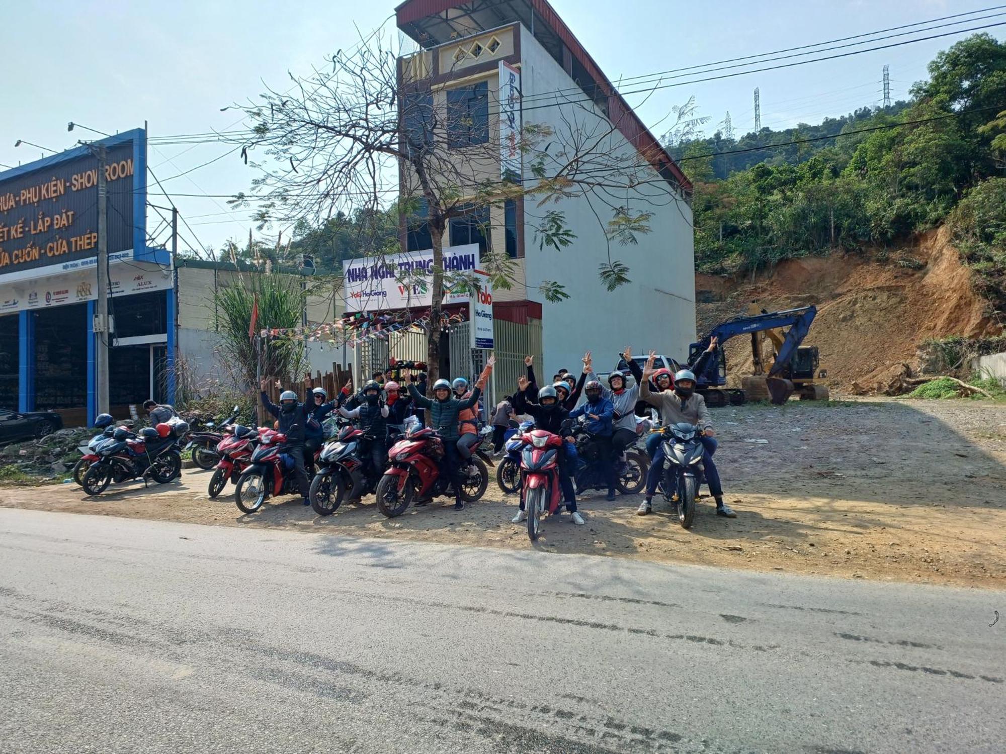 Yolo Ha Giang Adventures, Motorbike And Loop Tours Hotel Ngoại thất bức ảnh