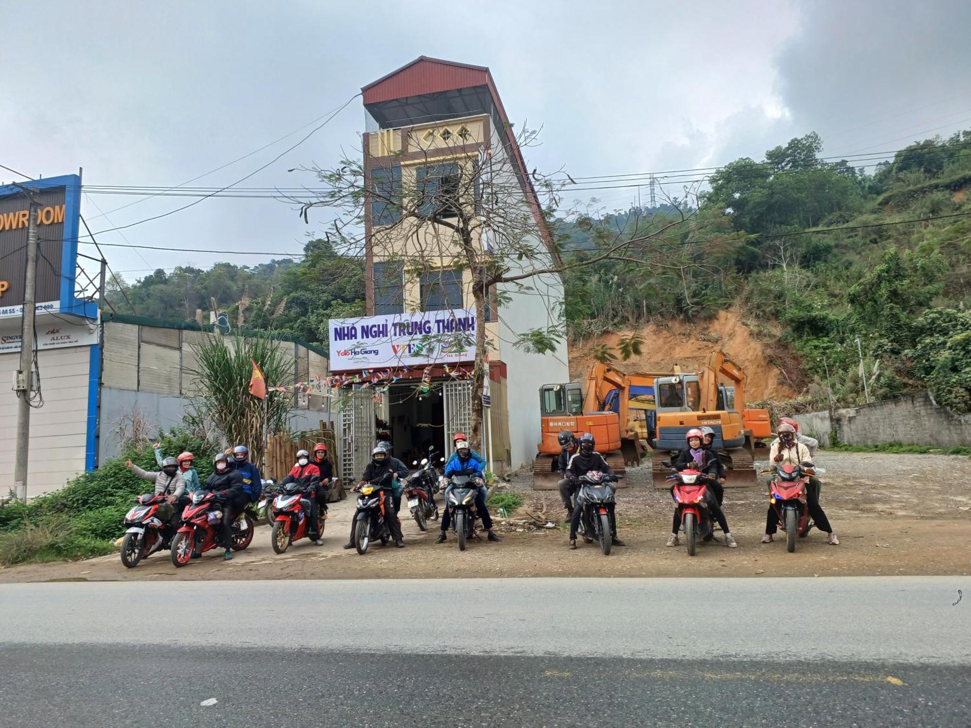 Yolo Ha Giang Adventures, Motorbike And Loop Tours Hotel Ngoại thất bức ảnh