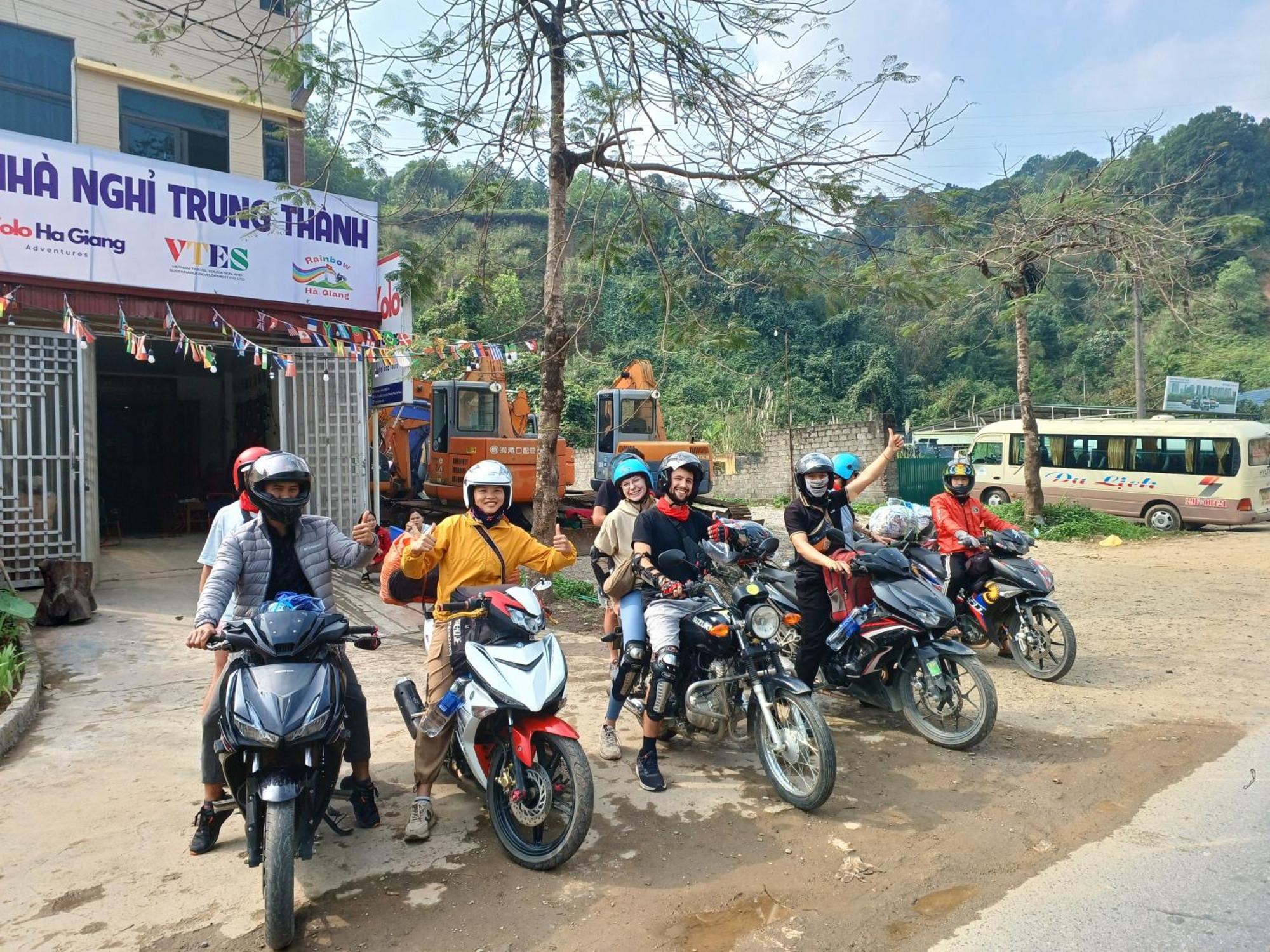 Yolo Ha Giang Adventures, Motorbike And Loop Tours Hotel Ngoại thất bức ảnh