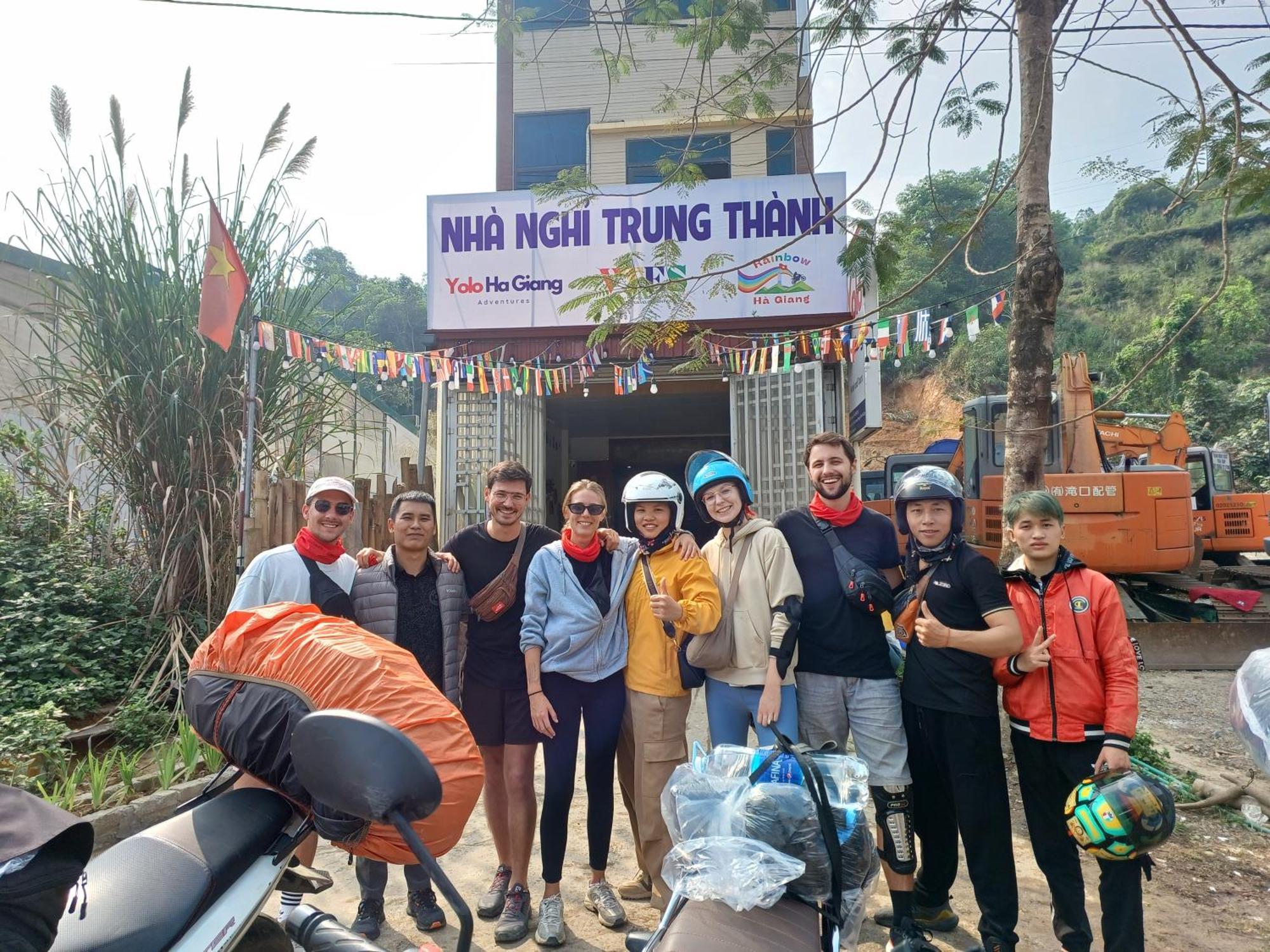 Yolo Ha Giang Adventures, Motorbike And Loop Tours Hotel Ngoại thất bức ảnh