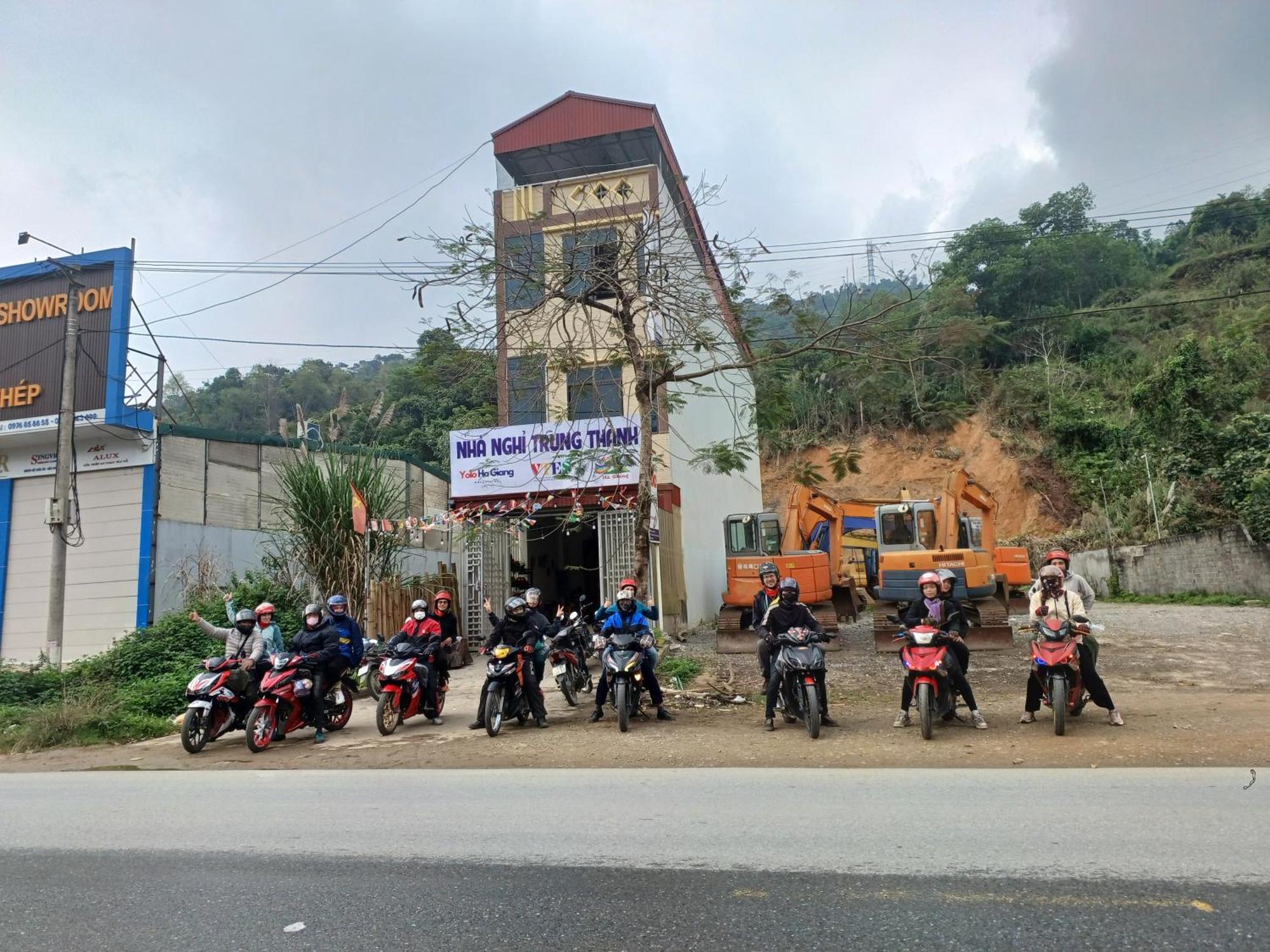 Yolo Ha Giang Adventures, Motorbike And Loop Tours Hotel Ngoại thất bức ảnh