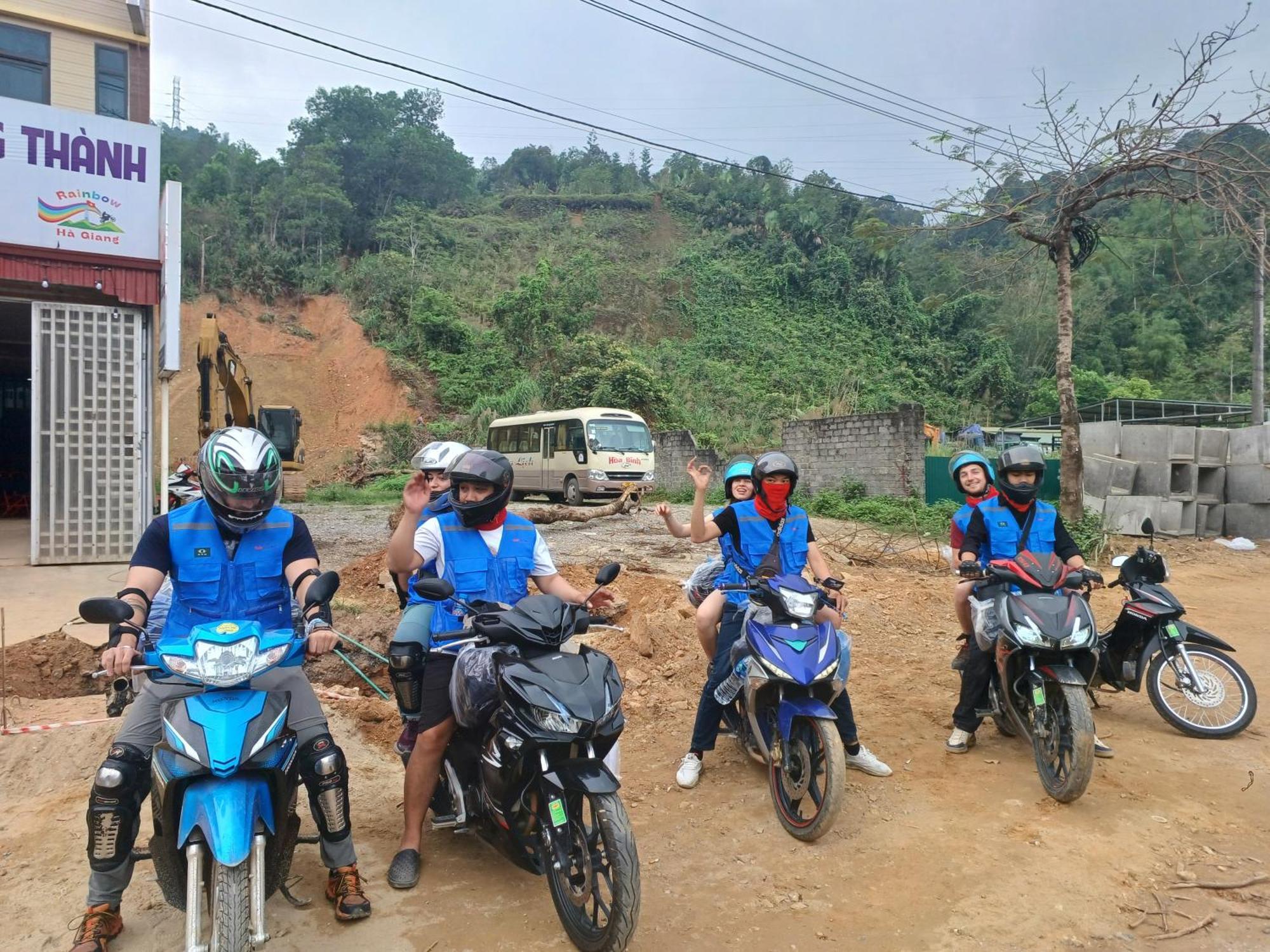 Yolo Ha Giang Adventures, Motorbike And Loop Tours Hotel Ngoại thất bức ảnh
