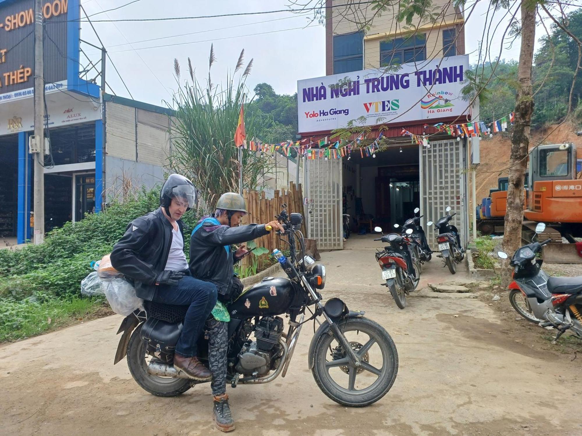 Yolo Ha Giang Adventures, Motorbike And Loop Tours Hotel Ngoại thất bức ảnh