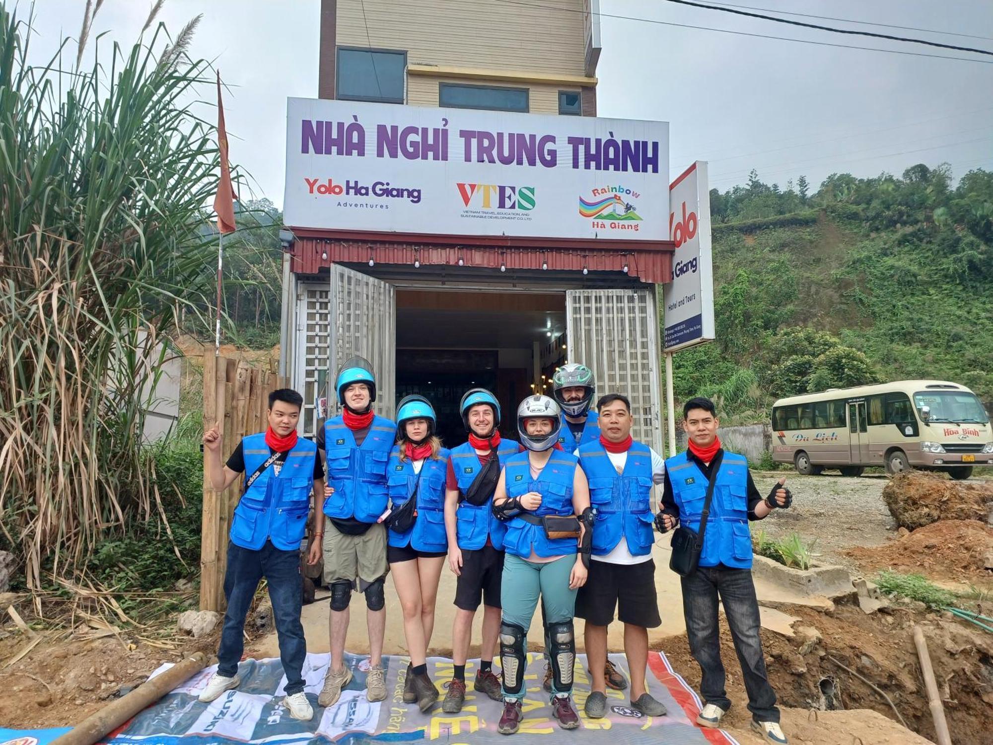Yolo Ha Giang Adventures, Motorbike And Loop Tours Hotel Ngoại thất bức ảnh