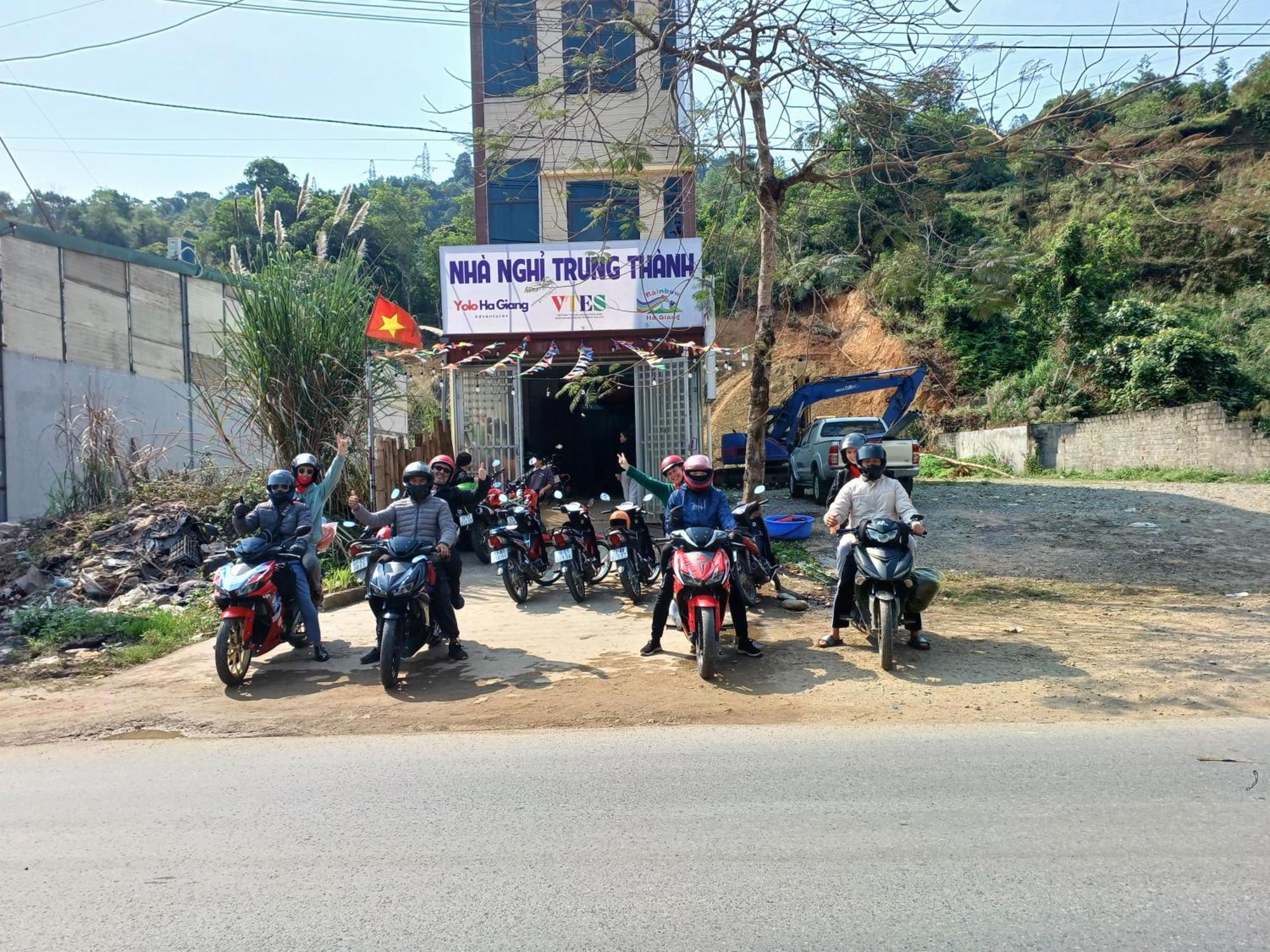 Yolo Ha Giang Adventures, Motorbike And Loop Tours Hotel Ngoại thất bức ảnh
