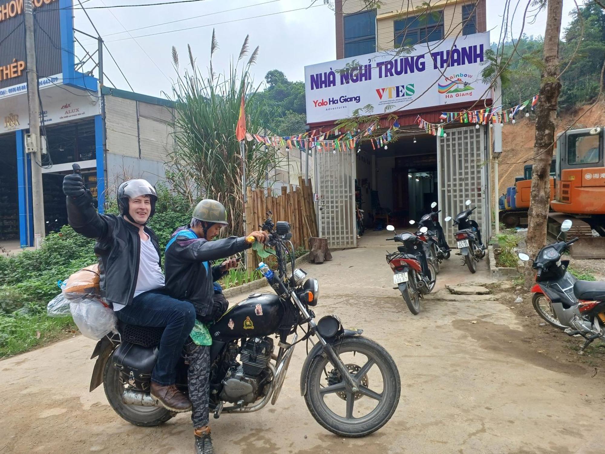 Yolo Ha Giang Adventures, Motorbike And Loop Tours Hotel Ngoại thất bức ảnh