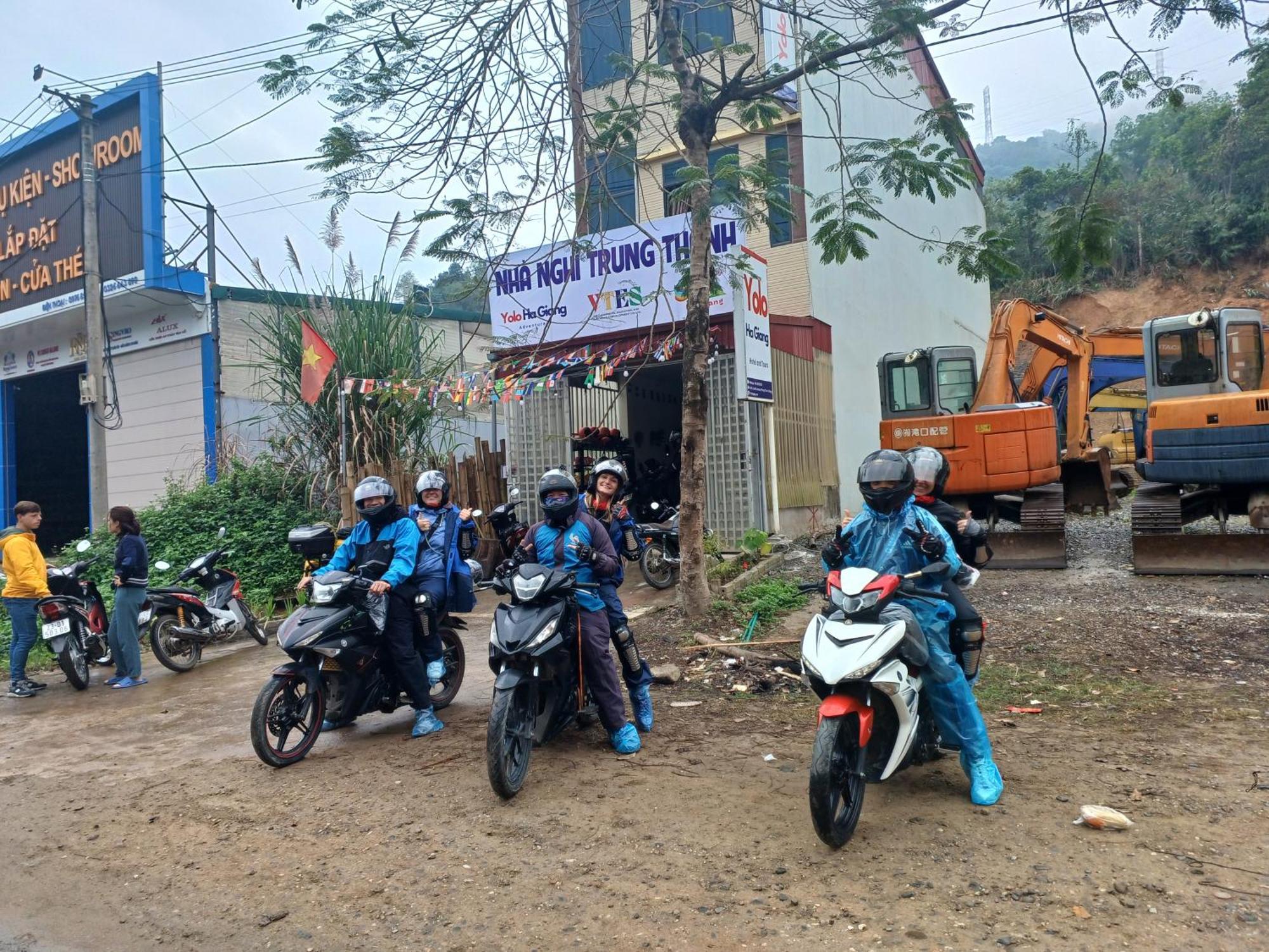 Yolo Ha Giang Adventures, Motorbike And Loop Tours Hotel Ngoại thất bức ảnh